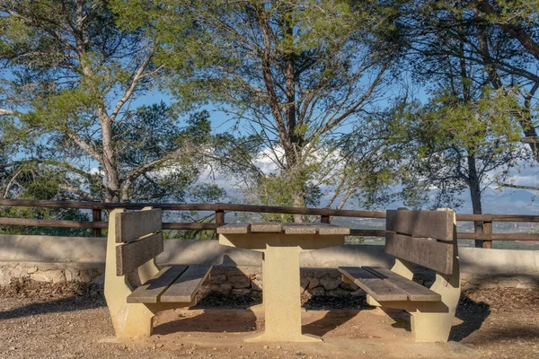 Área Piquenique Pedra Dia Ensolarado Com Vista Para Ilha Maiorca — Fotografia de Stock