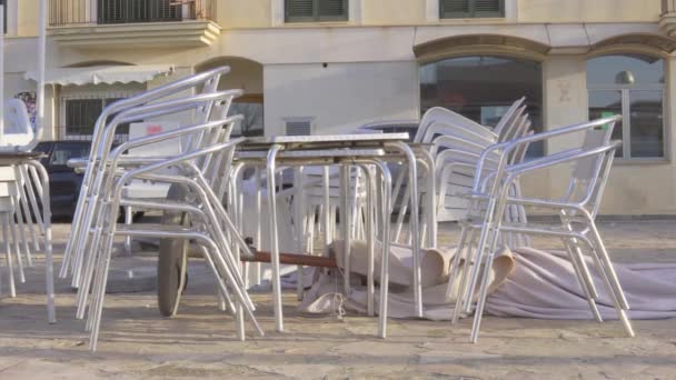 Kovové Židle Stoly Naskládané Venku Restaurace Zavřené Krizí Coronavirus — Stock video