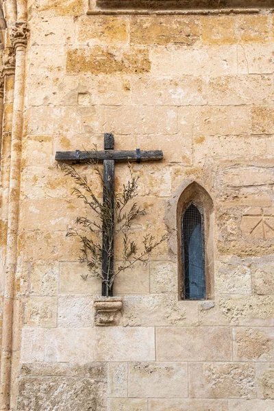 Wooden Cross Olive Branch Next Gothic Window Main Facade Christian — Zdjęcie stockowe