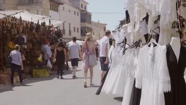 Campos Espanha Junho 2021 Ibizan Style Linen Stall Weekly Street — Vídeo de Stock