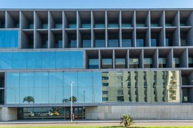 Palma de Mallorca, İspanya; 25 Haziran 2021: Şafakta Palma de Mallorca Kongresi 'nin ana cephesi