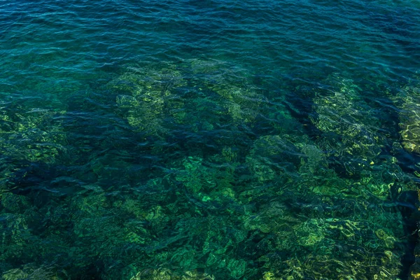 Gündoğumunda Mallorca Adasının Güneyindeki Rocky Sahili Nin Arka Planında Akdeniz — Stok fotoğraf