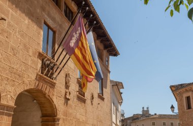 Majorcan kasabası Campos 'un belediye binasının ana yüzeyi. Balear Adaları, İspanya ve Avrupa Detayları