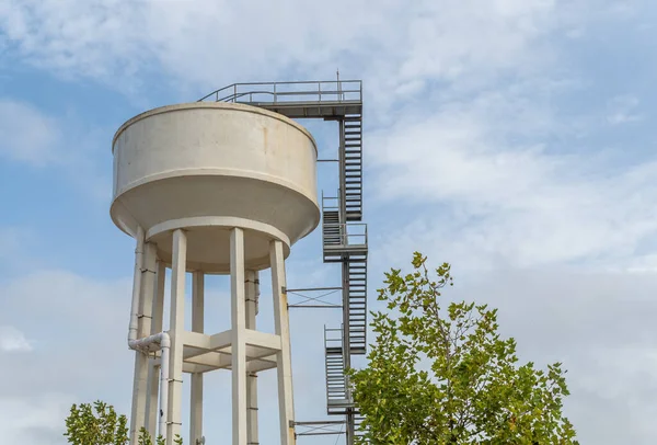 Δεξαμενή Νερού Και Εγκατάσταση Επεξεργασίας Νερού Στην Πόλη Μάλλορκαν Του — Φωτογραφία Αρχείου