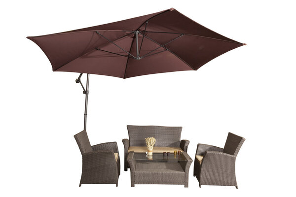 Комплект садовой мебели из ротанга под большим садовым зонтиком изола
