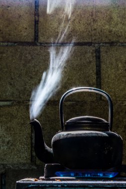 eski renk siyah su ısıtıcısı