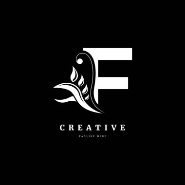 Yaprak logosu konsept elementli ilk harf F. Şirket ve iş için uygun organik yaprak içeren F harfi.