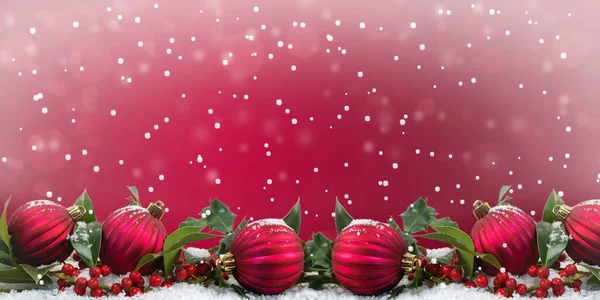 Bola Roja Navidad Festiva Decoración Invierno Fondo — Foto de Stock