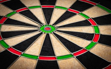 Profesyonel dart tahtasını kapat.