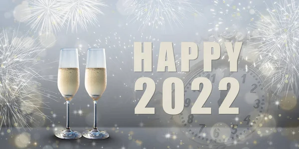 Neujahrsfeier Gläser Champagner Und Happy 2022 Text Feuerwerk Und Uhr — Stockfoto