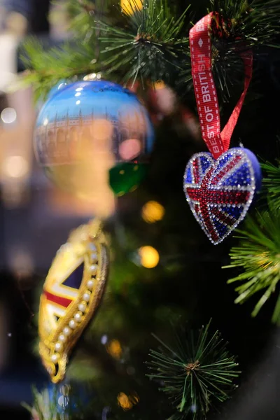 Cambridge Reino Unido Diciembre 2020 Árbol Navidad Adornos Colgando Árbol —  Fotos de Stock