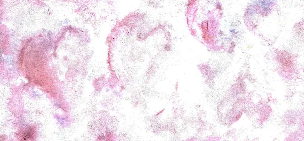 Soyut suluboya elle pembe arkaplanı kalplerle boyamak