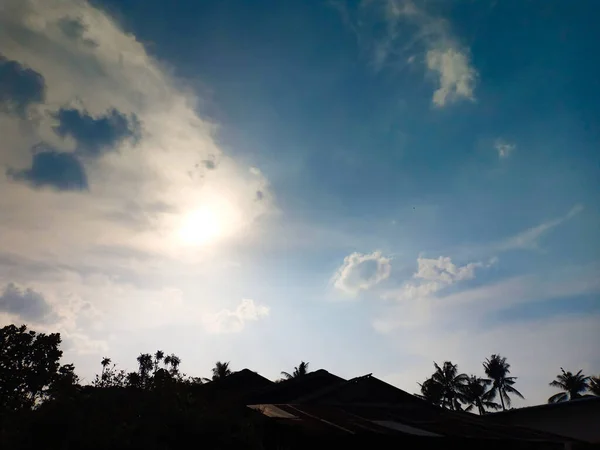 Feu Arrière Village Avec Lumière Soleil Ciel Bleu Dans Soirée — Photo