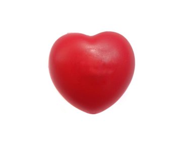 Parlayan kırmızı kalp beyaz arka planda izole edilmiş. Kırmızı kalp aşkı ve mutluluğu temsil eder. Sevgililer Günü konsepti.