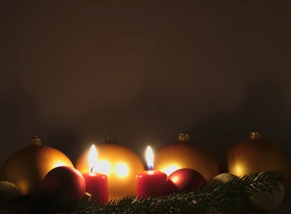 Mumlar ve Noel baloları.