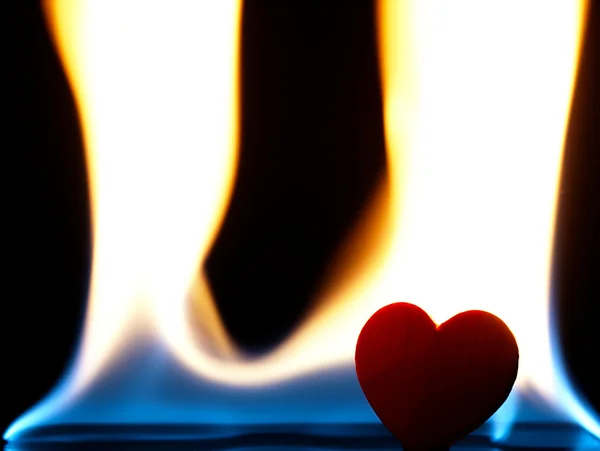 Flaming heart on a black background. — Stock Photo, Image