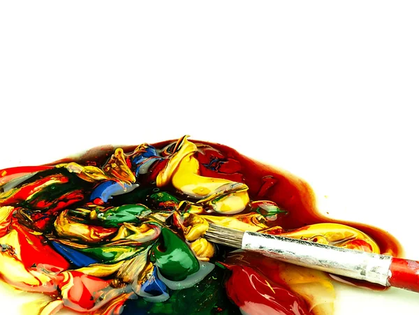 Colored paint mixed on palette. Dirty brush in the foreground. — Stock Photo, Image