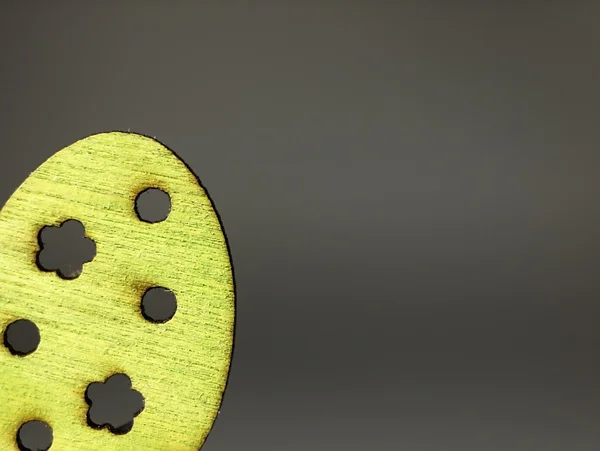 La decoración de Pascua - huevo de madera verde . — Foto de Stock