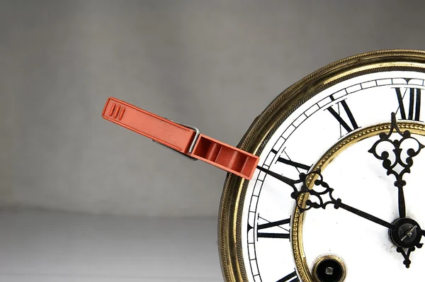 Clothespin stop the clock. — Stock Photo, Image