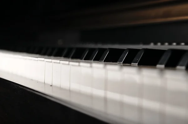 Tasti per pianoforte. Strumento musicale sul palco . — Foto Stock