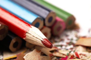 Renkli ahşap kalemler. Diğer daha farklı.