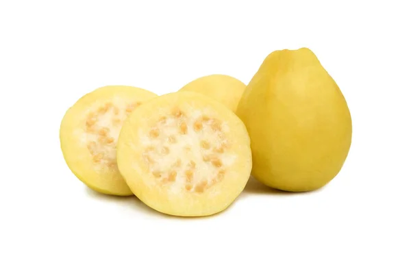 Verse Gele Guaves Psidium Guajava Witte Achtergrond Guava Vruchten Schijfjes — Stockfoto