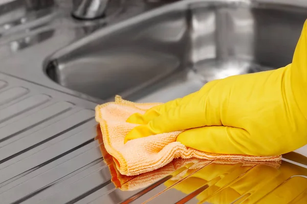 Hand Yellow Latex Protective Glove Wiping Stainless Steel Sink Microfiber — Φωτογραφία Αρχείου