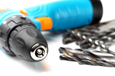 Arka planda matkap fırlatma ve matkap bitleri yakın plan