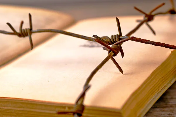 Closeup Rusty Barbed Wire Wrapping Old Book — Stock Photo, Image
