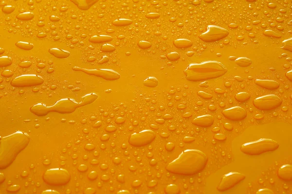 Gotas Agua Azar Superficie Plana Amarilla Después Lluvia —  Fotos de Stock