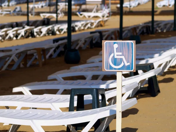 Schild Strand Kennzeichnet Orte Für Menschen Mit Behinderungen — Stockfoto