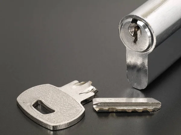 Pin Tumbler Cylinder Lock Internal Mechanism Broken Key Copy Space — Stock Photo, Image