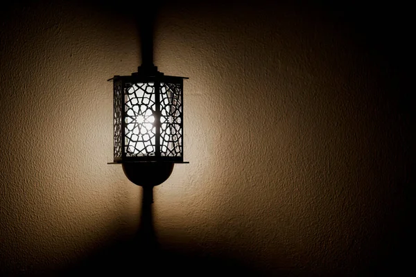 Lampada Nera Stile Retrò Parete Gialla Lampada Parete Illuminante Nel — Foto Stock