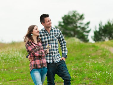 Sevgi dolu çift yaz tatile eğleniyor