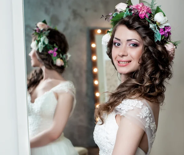 Hübsche Braut Porträt Hochzeit Make-up im Studio — Stockfoto