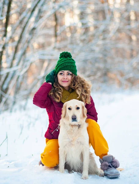 Image Young Girl Her Dog White Golden Retriever Hugging Outdoor — Stock Photo, Image