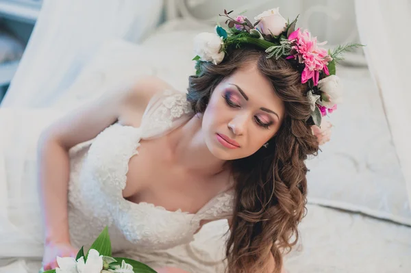 Porträt der schönen Braut Brünette mit Make-up — Stockfoto