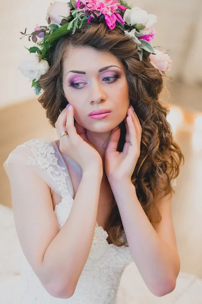 Beautiful bride brunette with  makeup in studio — Stock Photo, Image