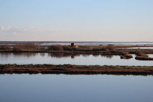 Flaches Meer, schöner natürlicher Stausee — Stockfoto