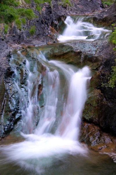 Cascades dans les Dolomites italiennes près de Cortina — Photo