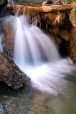 Cortina yakınındaki İtalyan Dolomites şelaleler