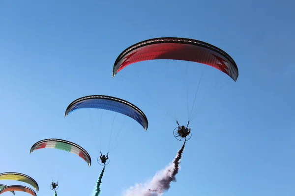 askıda kalabilir Planör içinde hareket