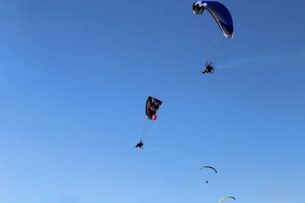 Hang gliders in action — Stock Photo, Image