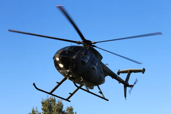 Militära helikoptern Nh 500-e — Stockfoto