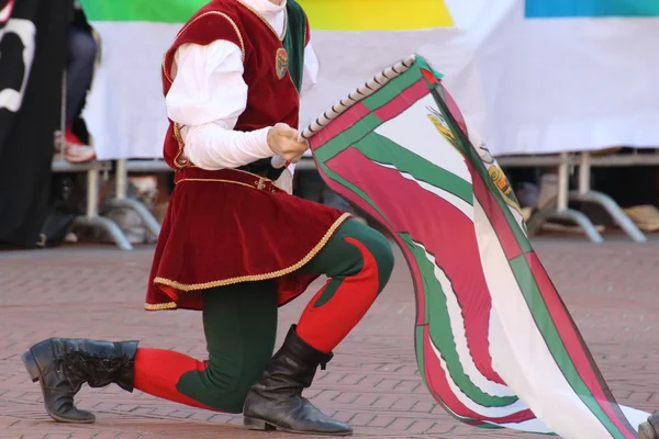 Palio, the city celebrates with competitions of the flag wavers and the parade of the districts — Stock Photo, Image