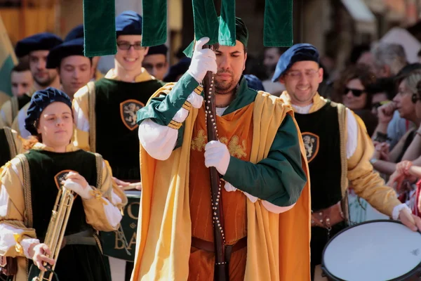 Competitions of the flag wavers and the parade of the districts — Stock Photo, Image