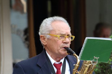 1 Mayıs'ta oynayan grup