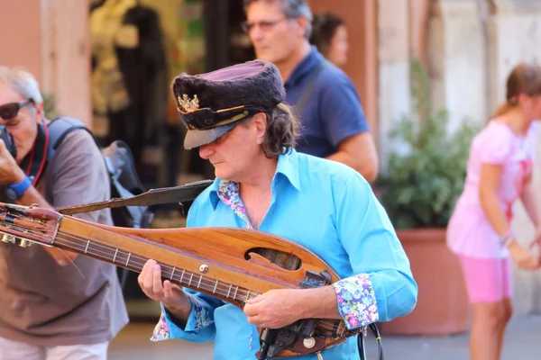 Sanatçılar sokakta gerçekleştirmek