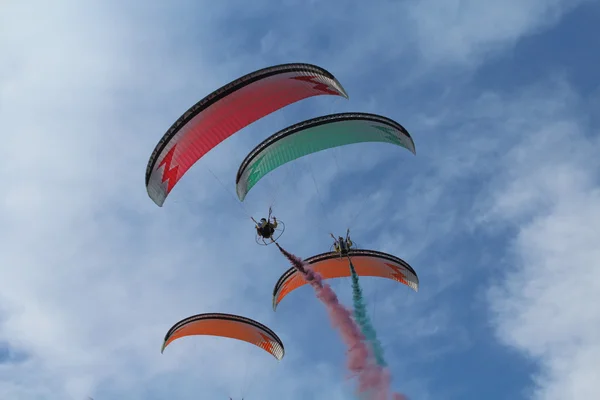 paraşütler muhteşem gerçekleştir olun