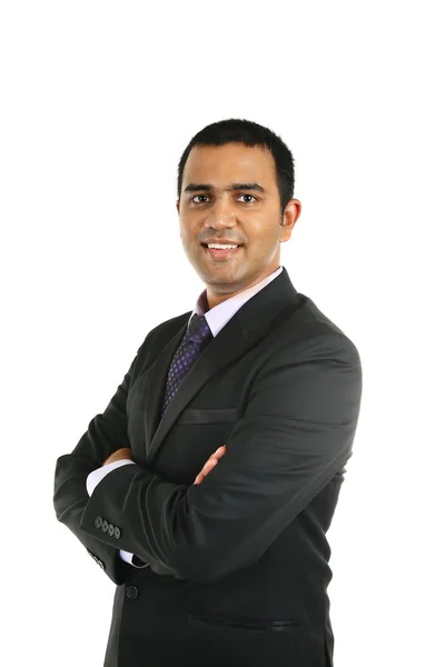 Close up retrato de um homem de negócios indiano sorridente com braços cruzados isolado em branco . — Fotografia de Stock